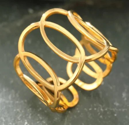 18K Gold - Plated Circle Ring in Stainless Steel (One Piece) - Dakdouksson