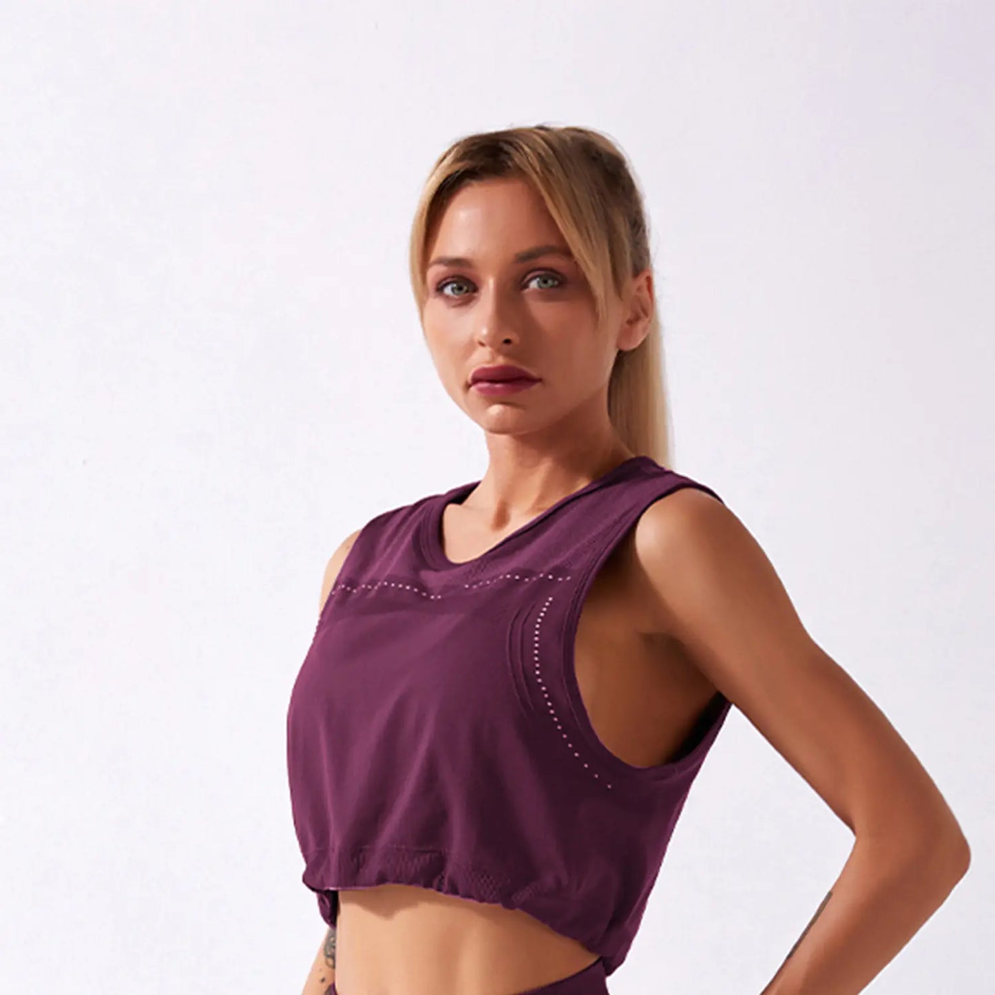 Seamless Yoga Outfit - Women's Sleeveless Top
