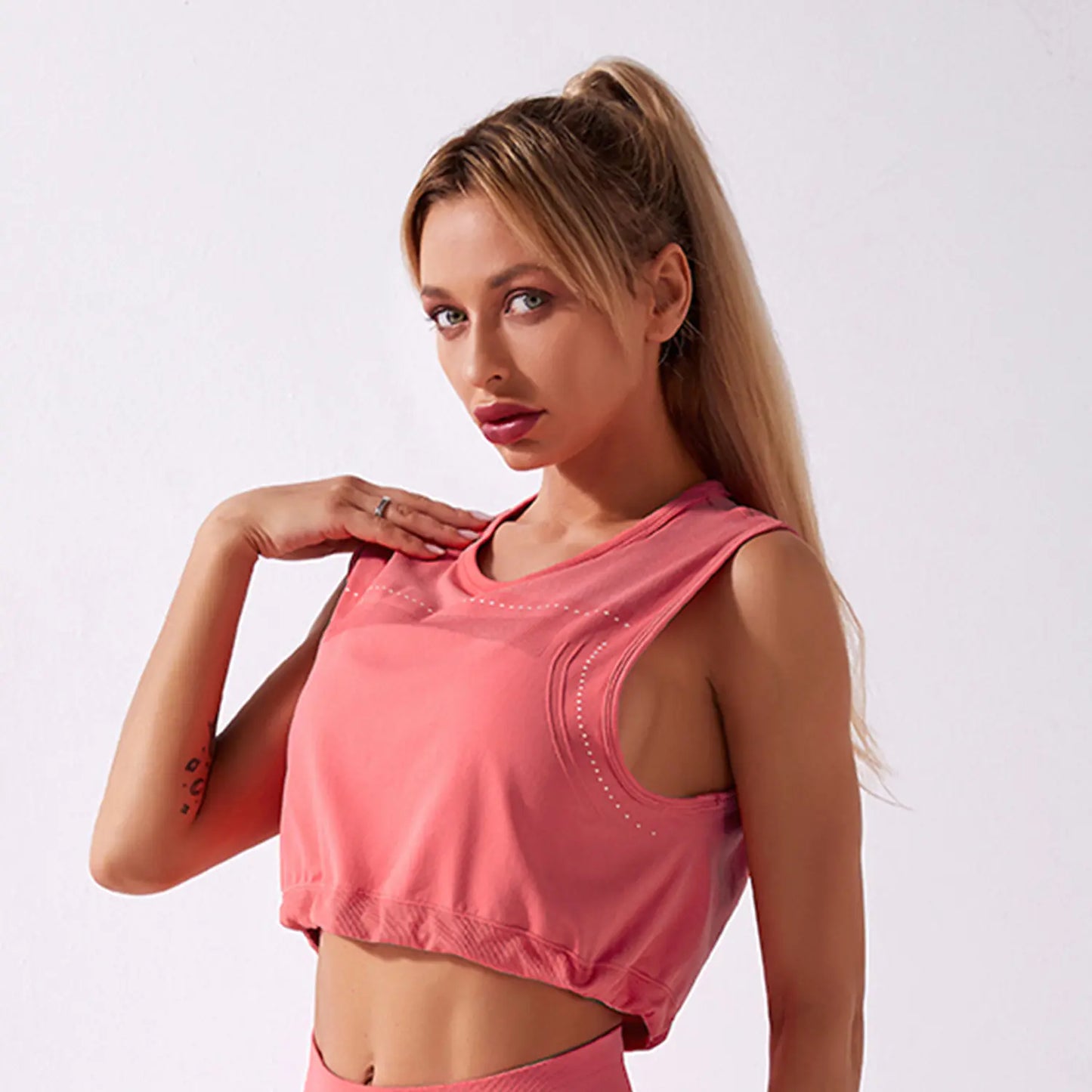 Seamless Yoga Outfit - Women's Sleeveless Top