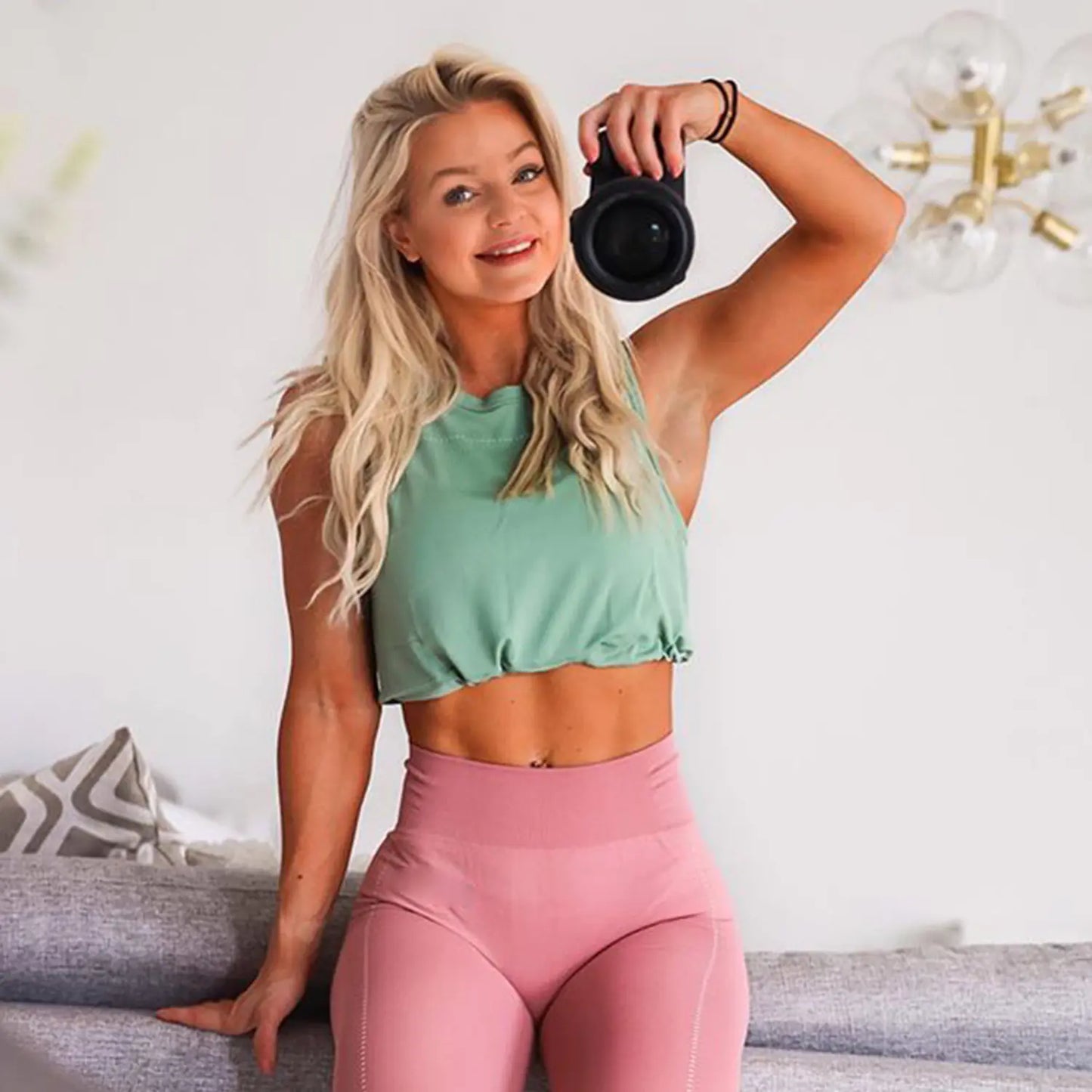 Seamless Yoga Outfit - Women's Sleeveless Top