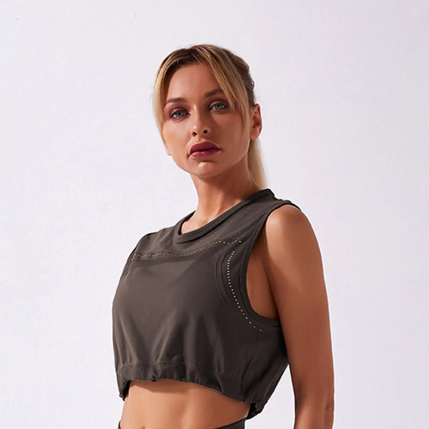 Seamless Yoga Outfit - Women's Sleeveless Top - Dakdouksson