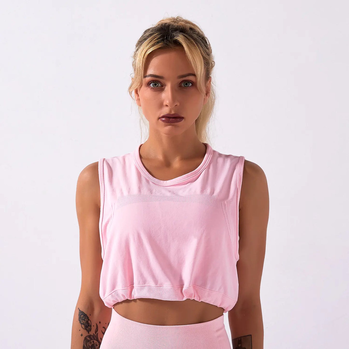Seamless Yoga Outfit - Women's Sleeveless Top